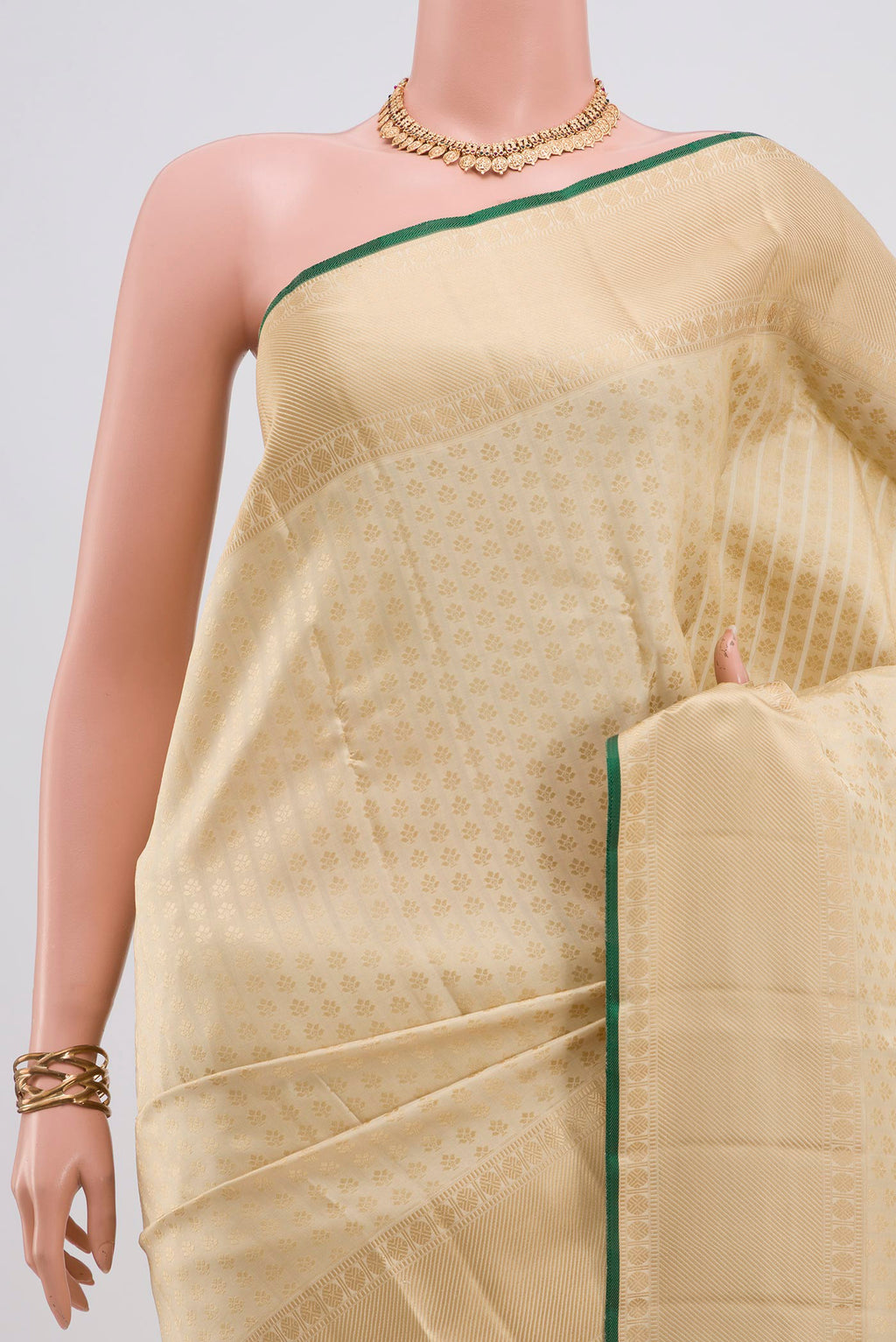 Border image of Cream Kanchipuram Silk Saree with Jacquard design on the body and Thread Border. 