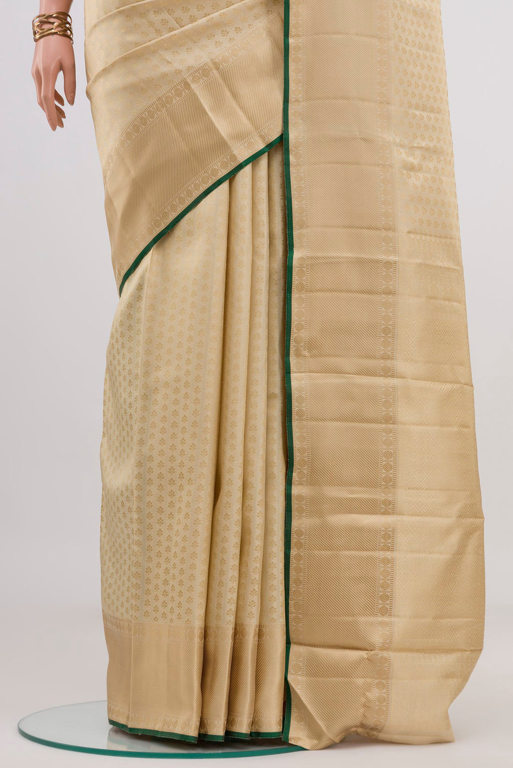 Pleats and pallu of Cream Kanchipuram Silk Saree with Jacquard design on the body and Thread Border. 