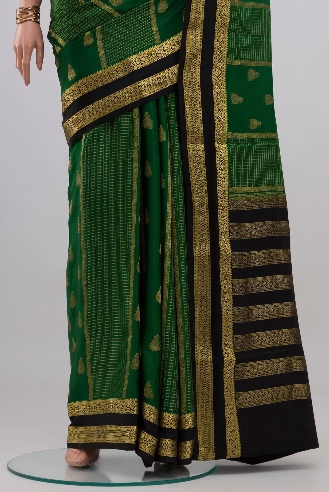 Pleats and pallu of Green Mysore Crepe Saree with Stripes on the body and Zari Border. 