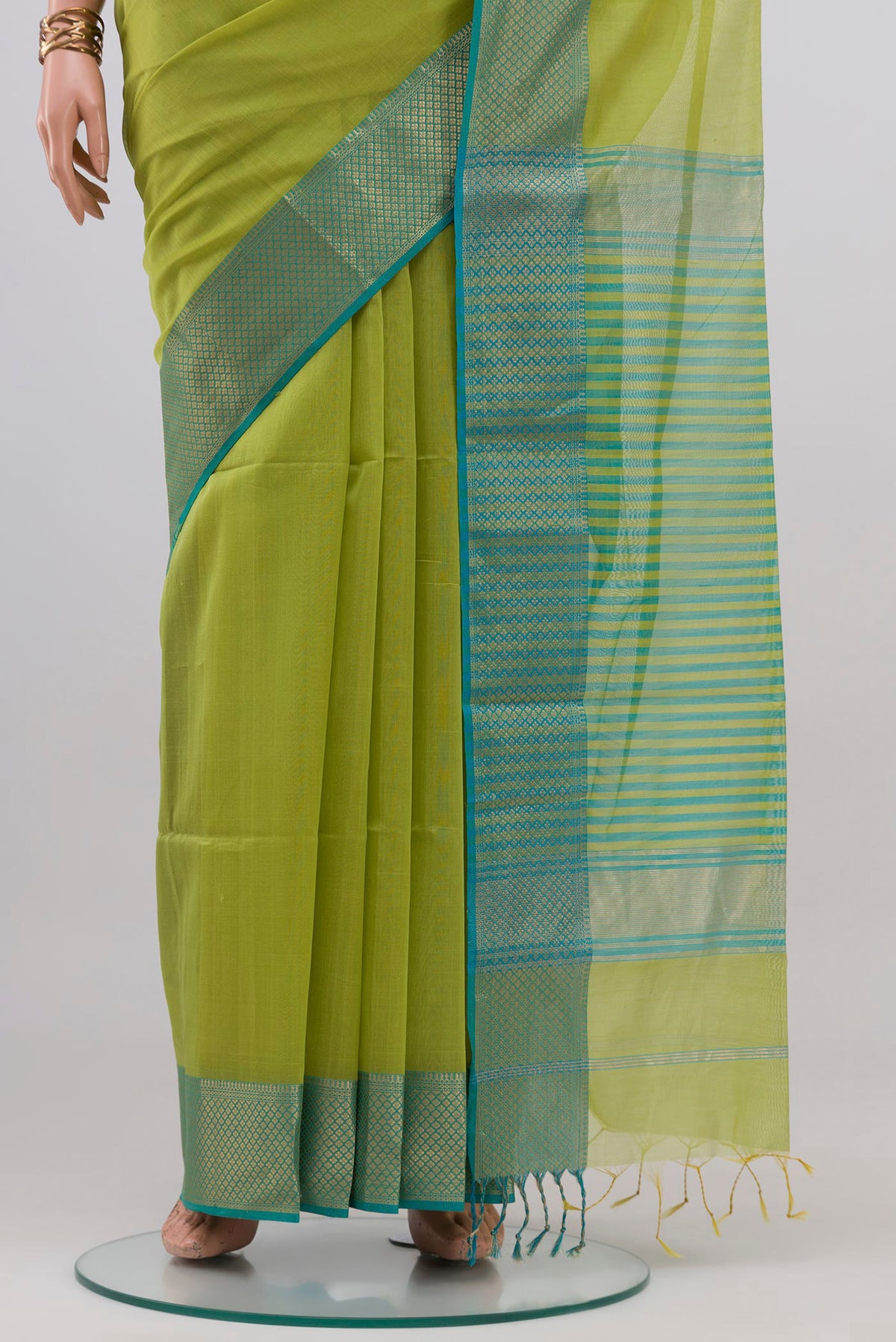 Pleats and pallu of Light Green Maheshwari Silk Cotton Saree with Plain Body and Zari Border. 