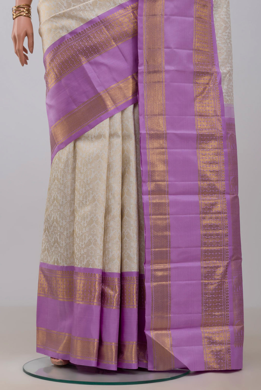 Pleats and pallu of Off White Kanchipuram Silk Saree with Zari Brocade on the body and Zari Border. 
