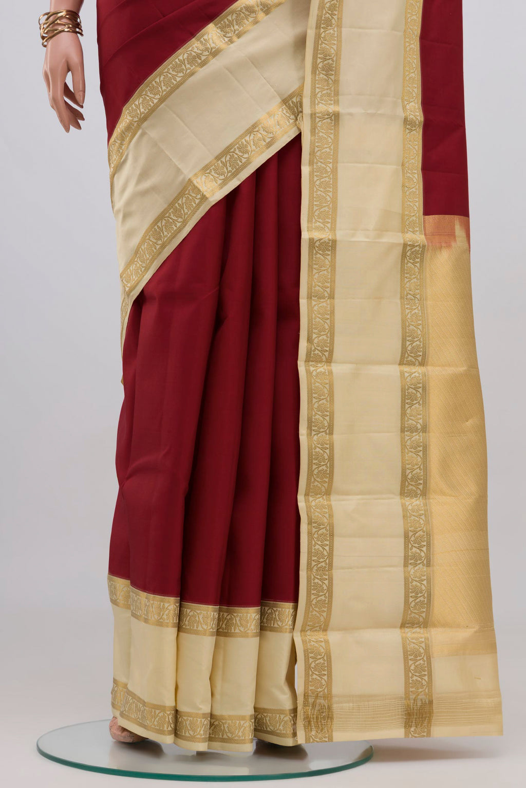 Pleats and pallu of Maroon Kanchipuram Silk Saree with Plain Body and Zari Border. 
