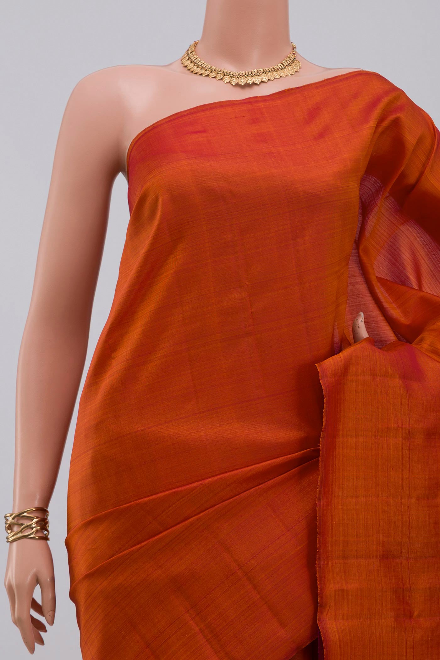 Border image of Pure Silk Pure Zari Rust Kanchipuram Saree with Plain Body and Without Border. 