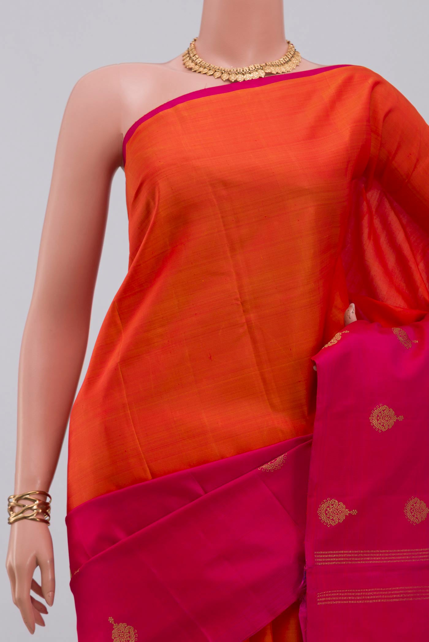 Border image of Pure Silk Pure Zari Multi Color Kanchipuram Saree with Half And Half on the body and Without Border. 