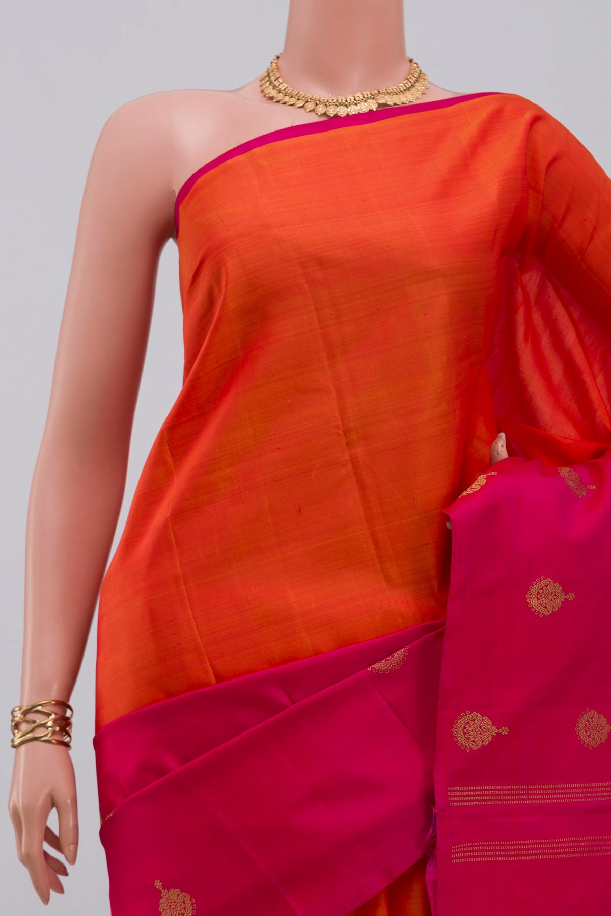 Border image of Pure Silk Pure Zari Multi Color Kanchipuram Saree with Half And Half on the body and Without Border. 