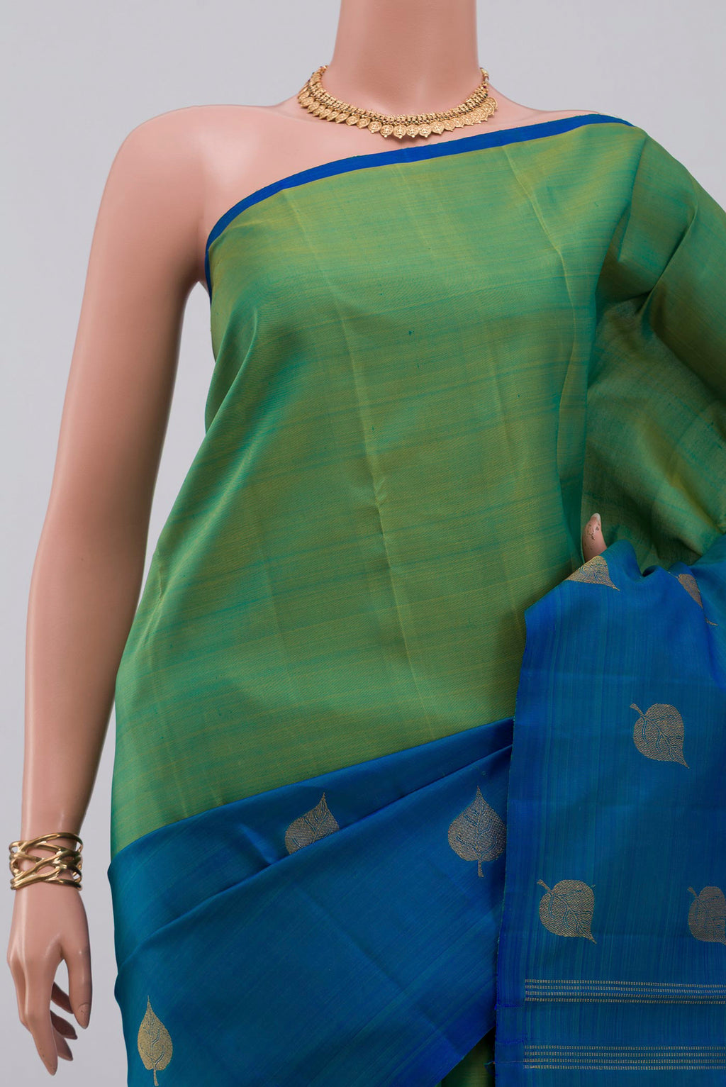 Border image of Pure Silk Pure Zari Multi Color Kanchipuram Saree with Half And Half on the body and Without Border. 