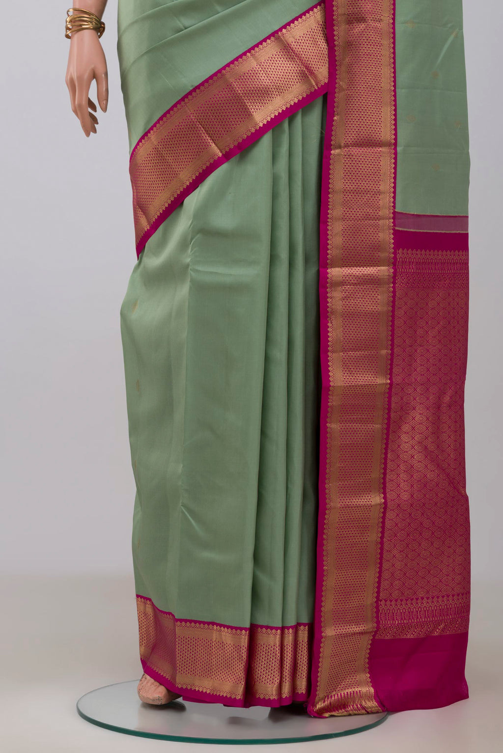 Pleats and pallu of Sea Green Kanchipuram Saree with Zari Butta on the body and Zari Border. 