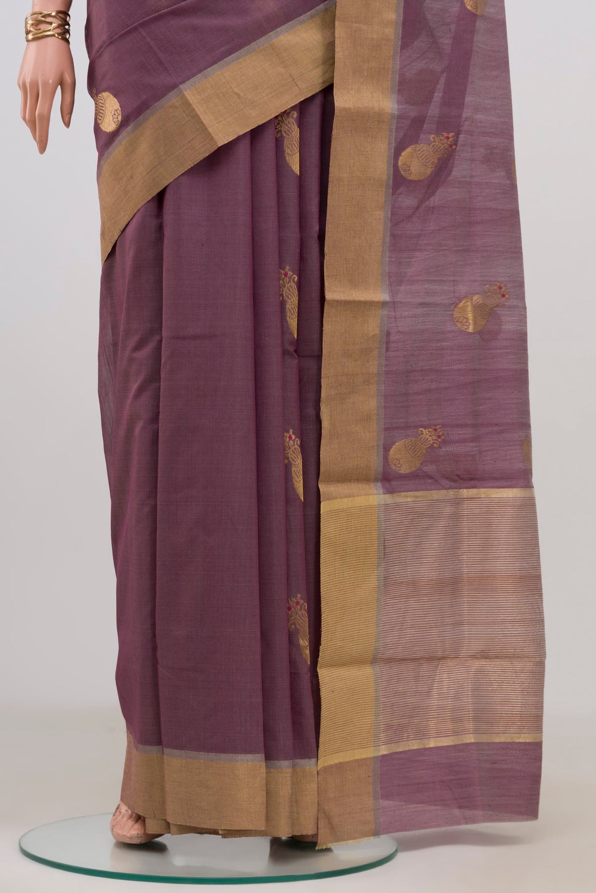 Pleats and pallu of Lavender Chanderi Silk Cotton Saree with Zari Butta on the body and Zari Border. 