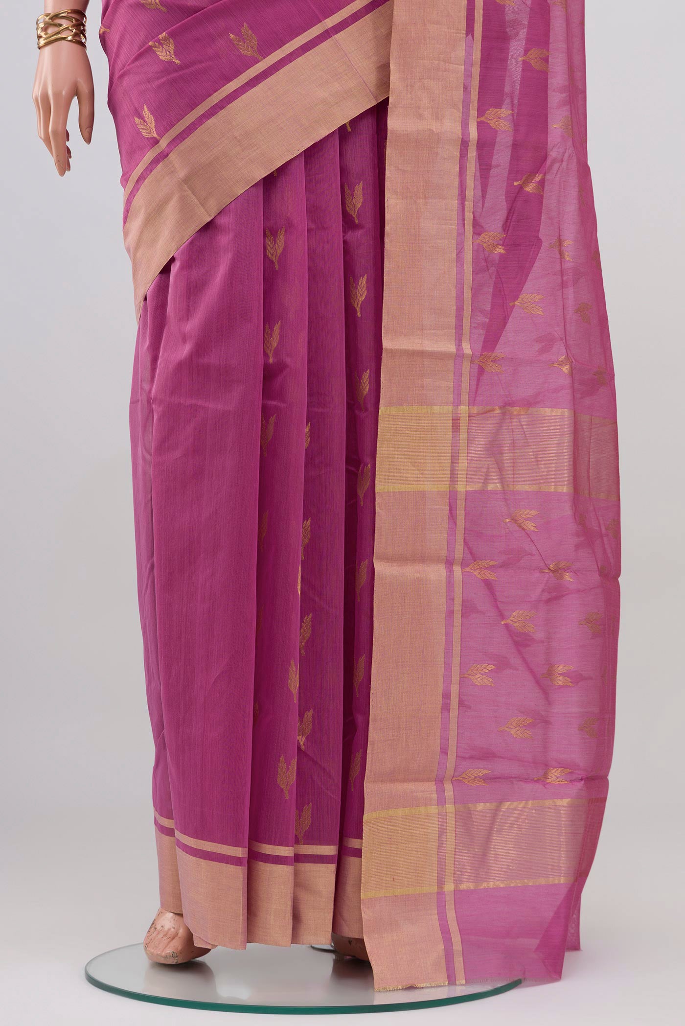 Pleats and pallu of Lavender Chanderi Silk Cotton Saree with Zari Butta on the body and Zari Border. 