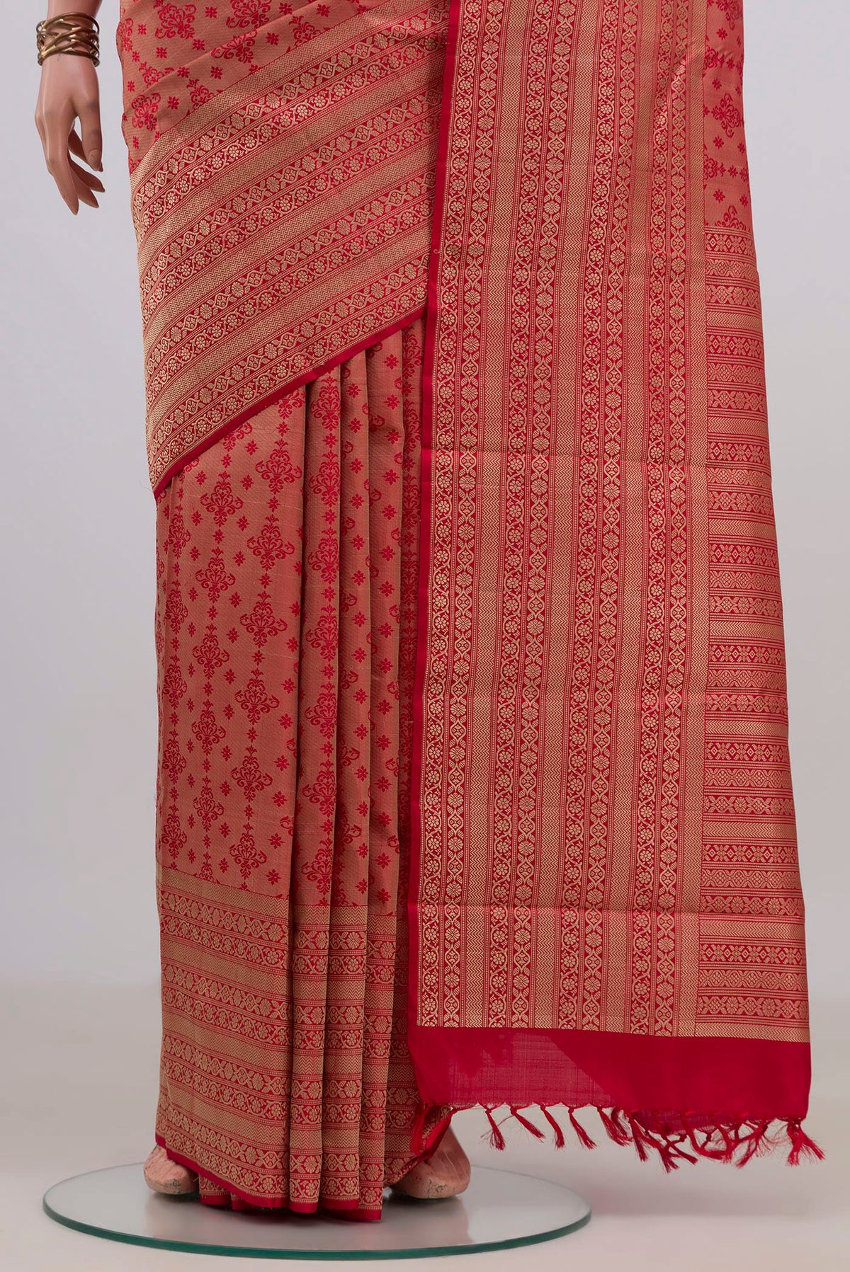 Pleats and pallu of Pure Silk Red Kanchipuram Saree with Jacquard design on the body and Thread Border. 