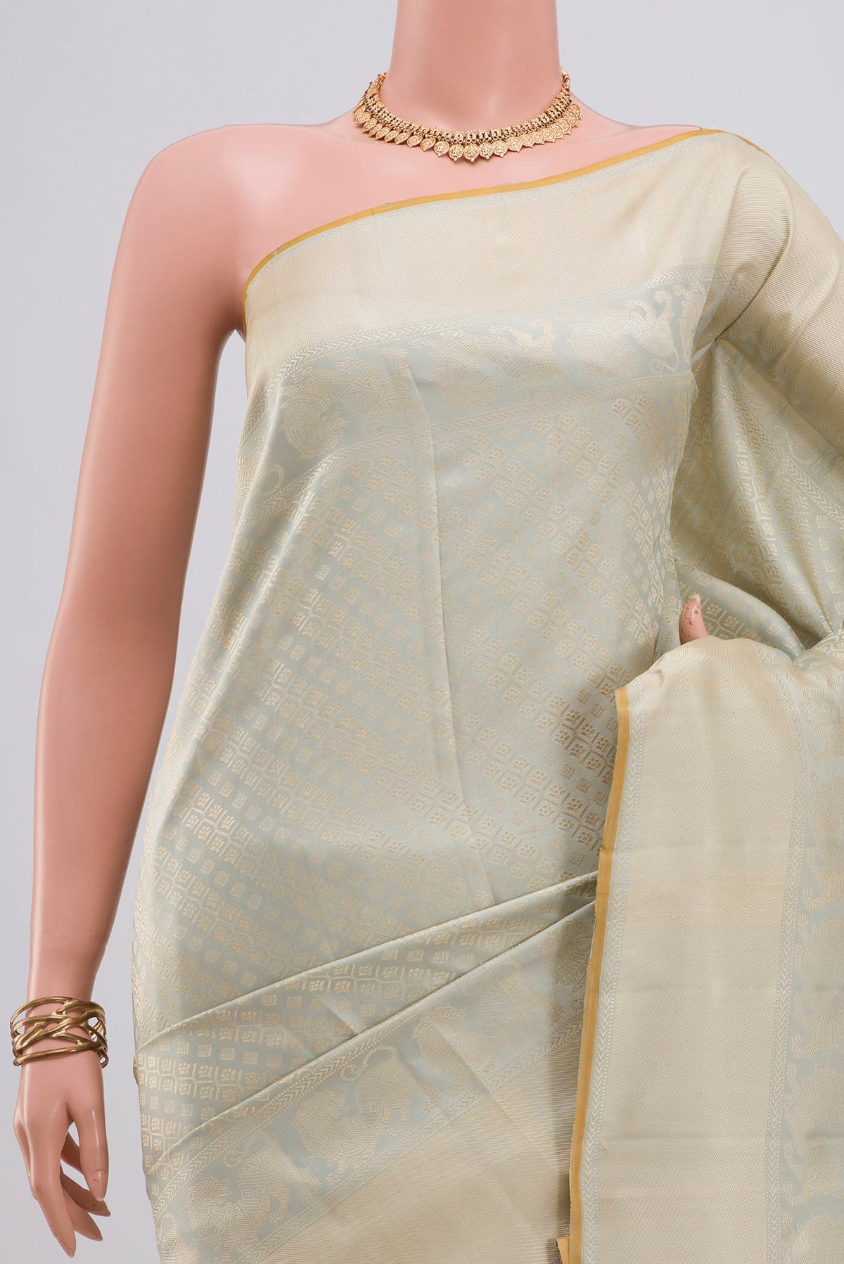 Border image of Grey Kanchipuram Silk Saree with Jacquard design on the body and Thread Border. 