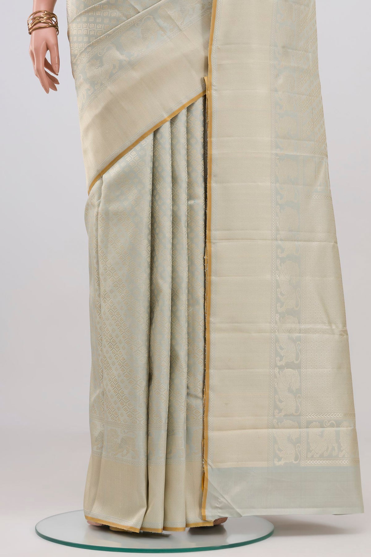 Pleats and pallu of Grey Kanchipuram Silk Saree with Jacquard design on the body and Thread Border. 