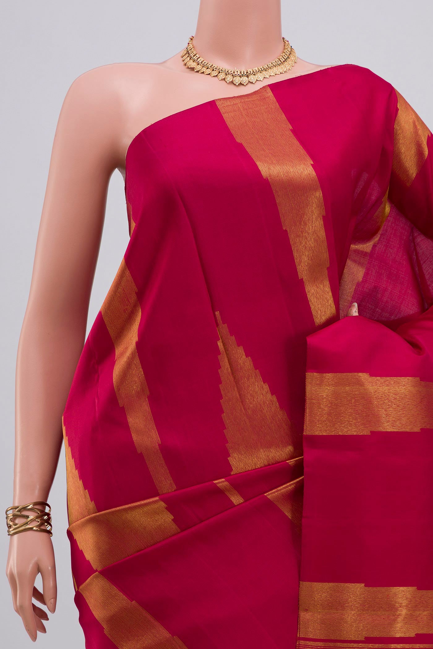 Border image of Pure Silk Pure Zari Maroon Kanjivaram Saree with Fancy on the body and Rising Temple Border. 