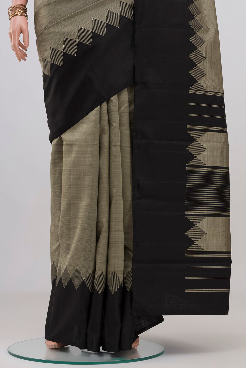 Pleats and pallu of Grey Kanjivaram Silk Saree with Plain Body and Temple Border. 