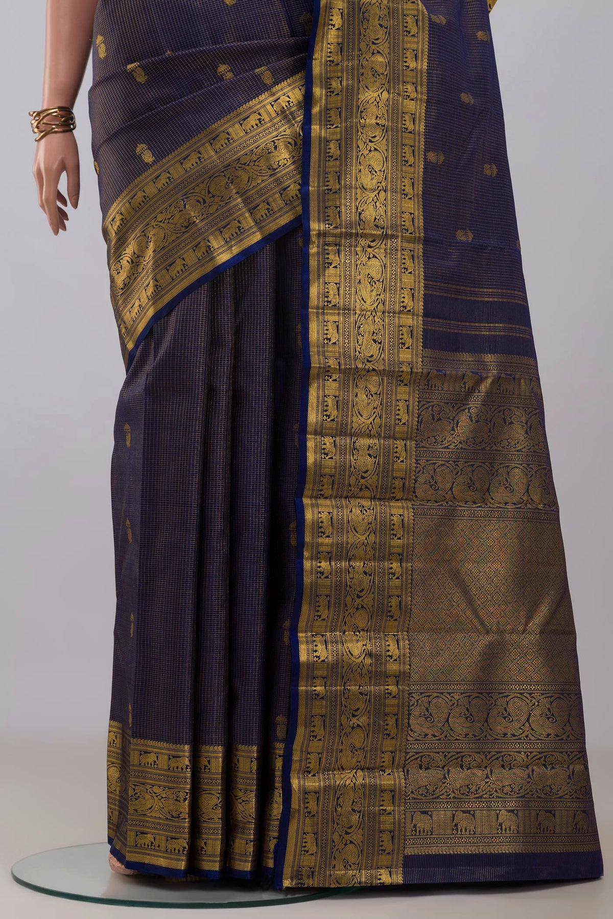 Pleats and pallu of Navy Blue Kanchipuram Silk Saree with Zari Butta on the body and Zari Border. 