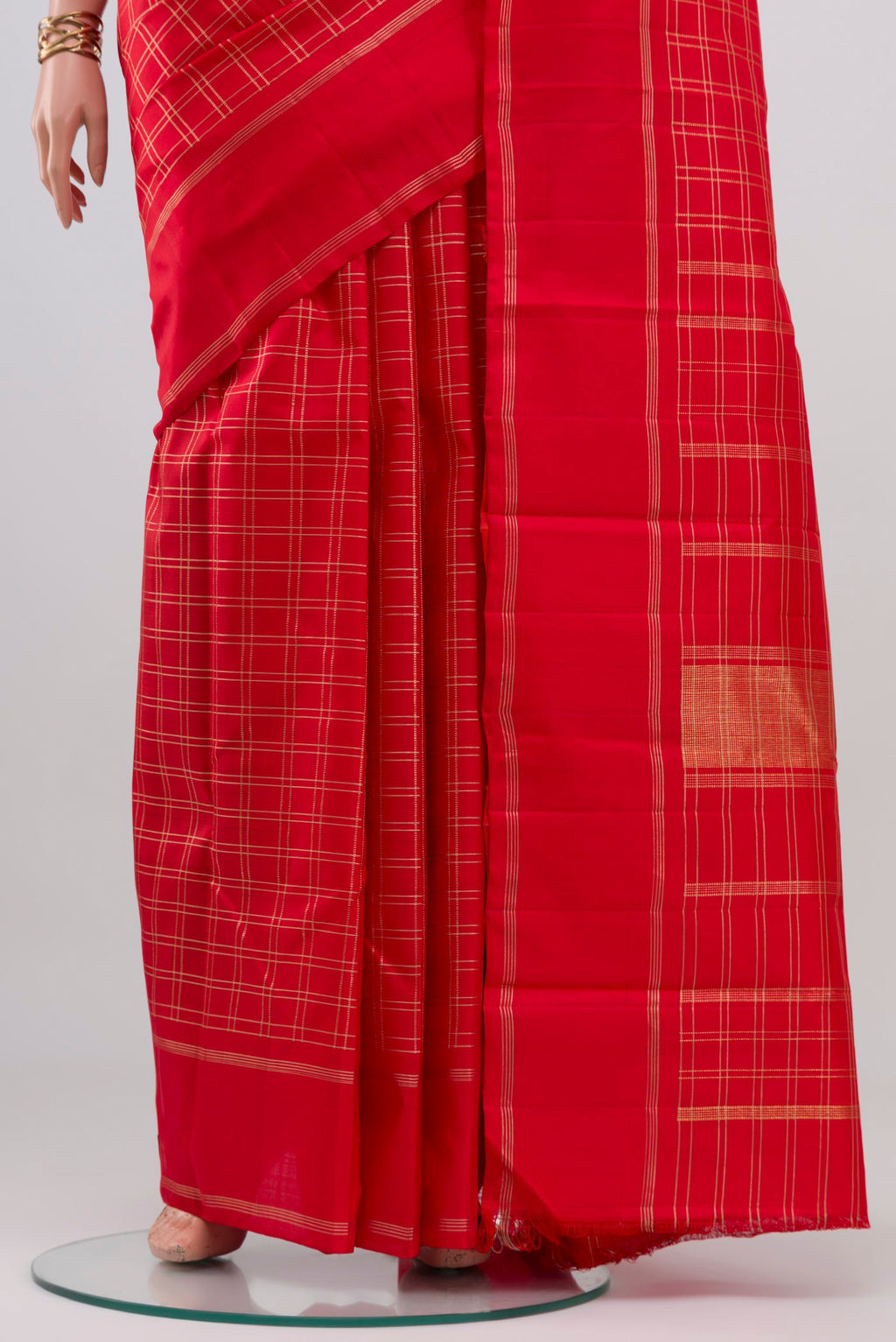 Pleats and pallu of Red Kanchipuram Silk Saree with Checked design on the body and Plain Border. 