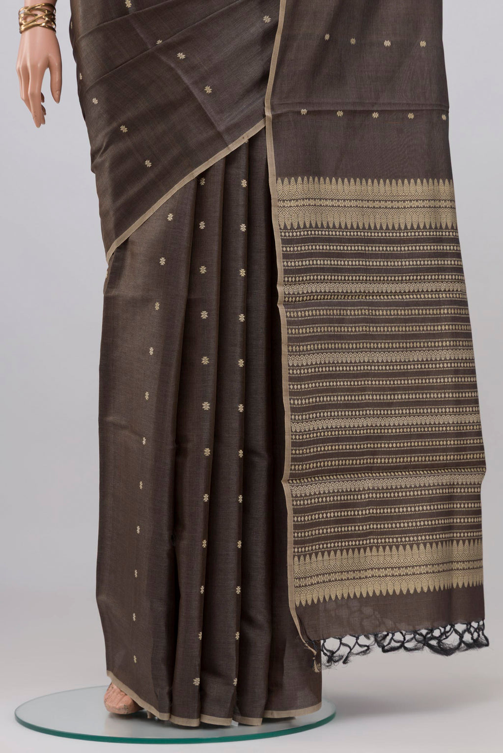 Pleats and pallu of Grey Tussar Silk Saree with Thread Butta on the body and Without Border. 