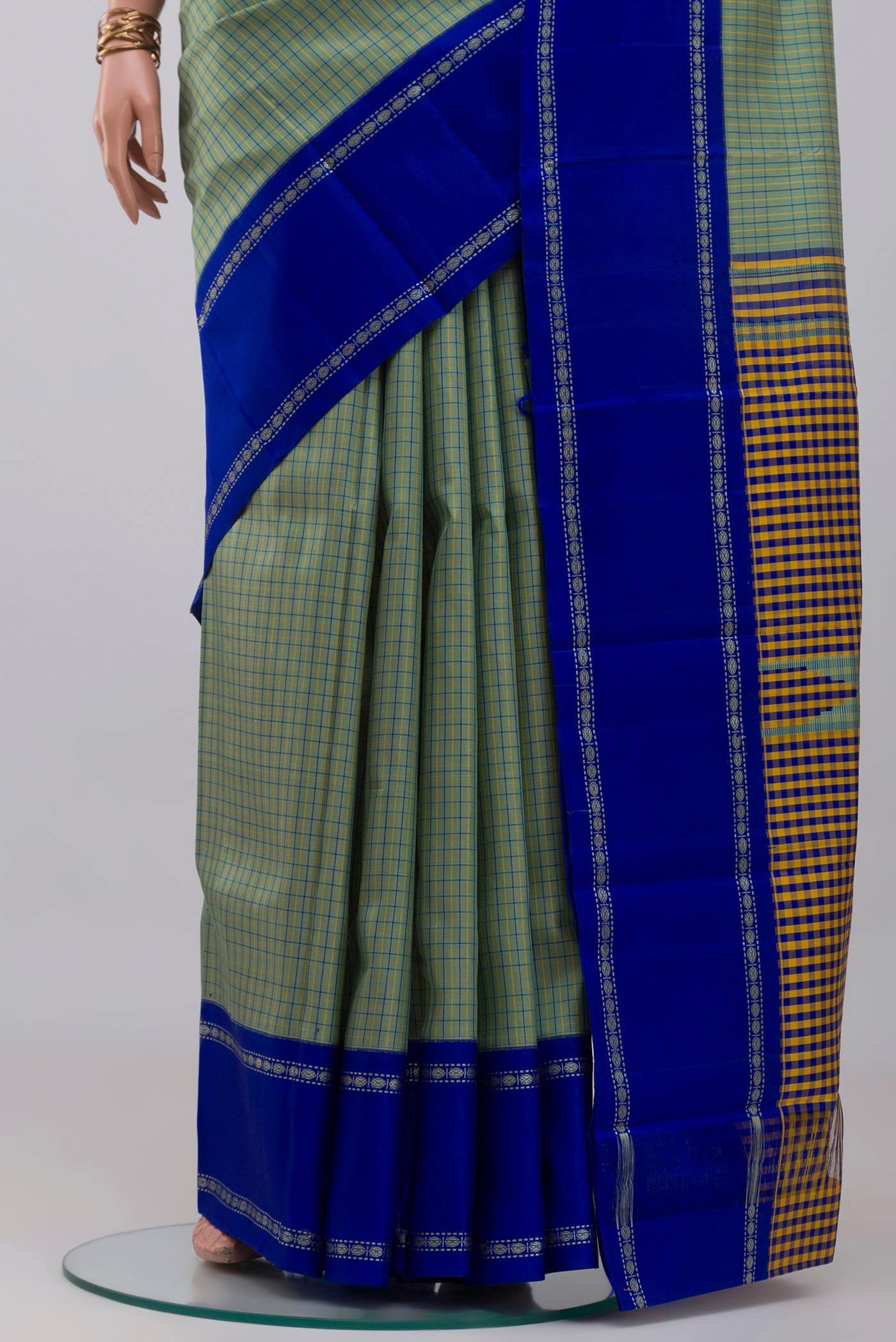 Pleats and pallu of Green Kanchipuram Silk Saree with Checked design on the body and Ganga Jamuna Border. 