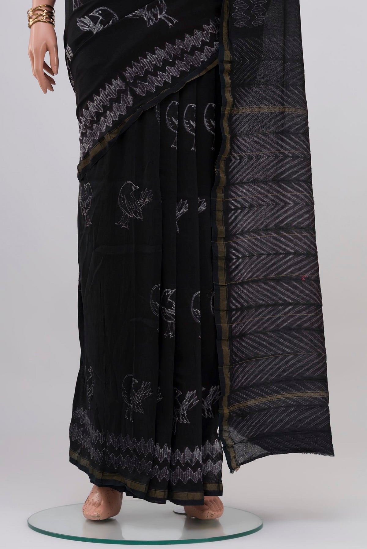 Pleats and pallu of Black Chanderi Silk Cotton Saree with Printed design on the body and Thin Zari Line. 