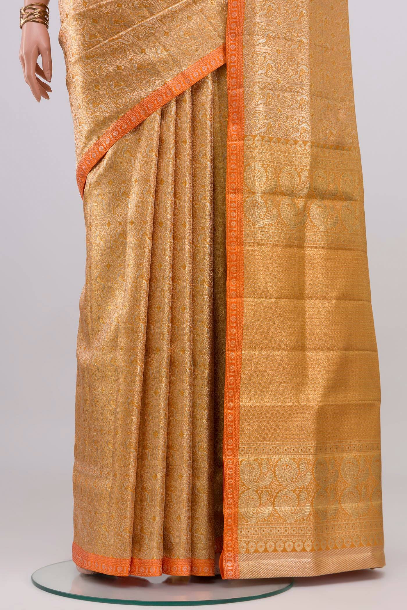 Pleats and pallu of Golden Dual Tone Kanjivaram Silk Saree with Zari Brocade on the body and Thin Zari Line. 