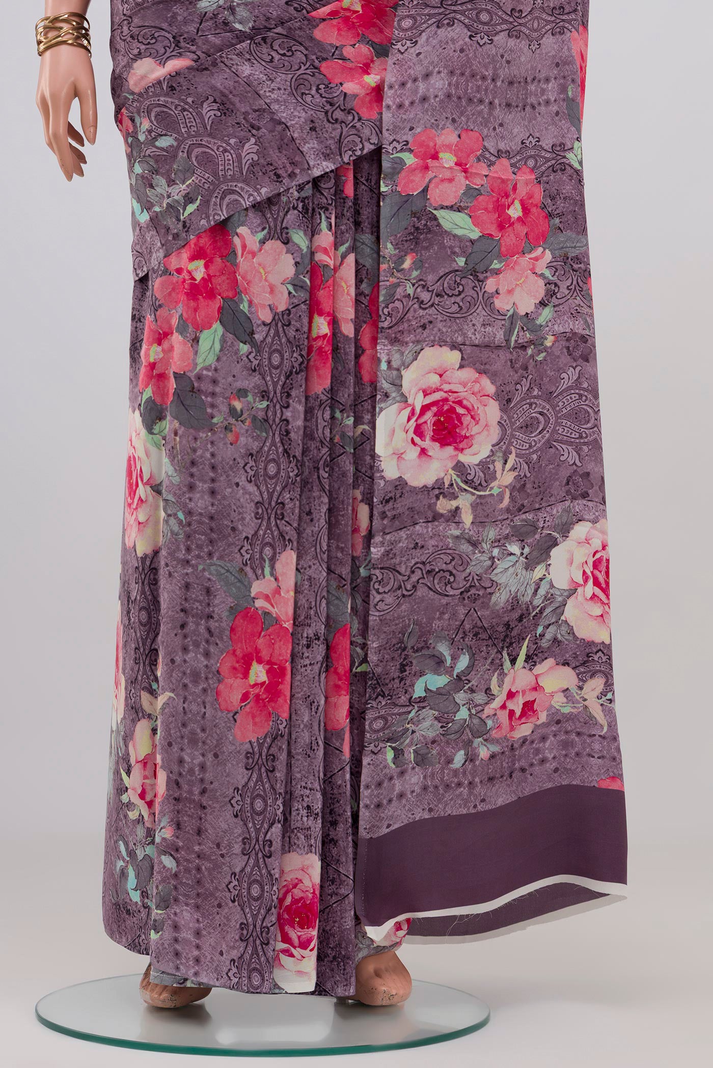 Pleats and pallu of Lavender Crepe Saree with Printed design on the body and Without Border. 