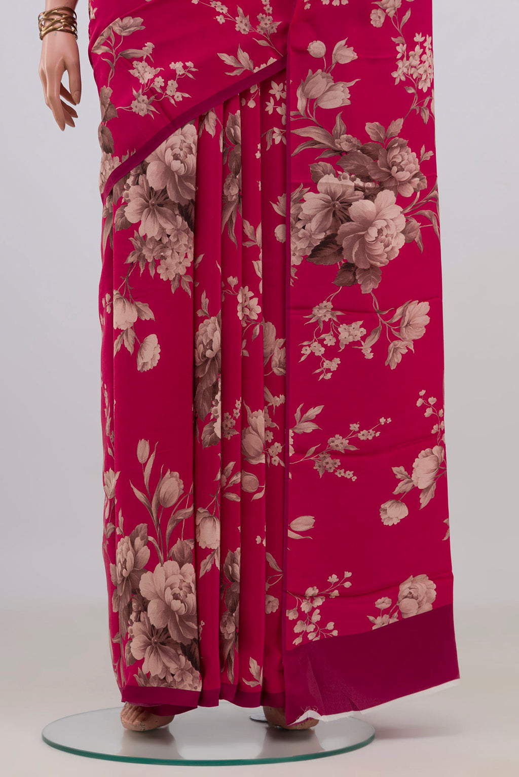 Pleats and pallu of Pink Crepe Saree with Floral Print on the body and Without Border. 