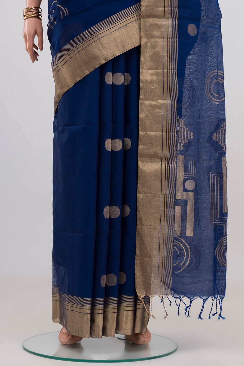 Pleats and pallu of Blue Silk Cotton Saree with Zari Butta on the body and Zari Border. 