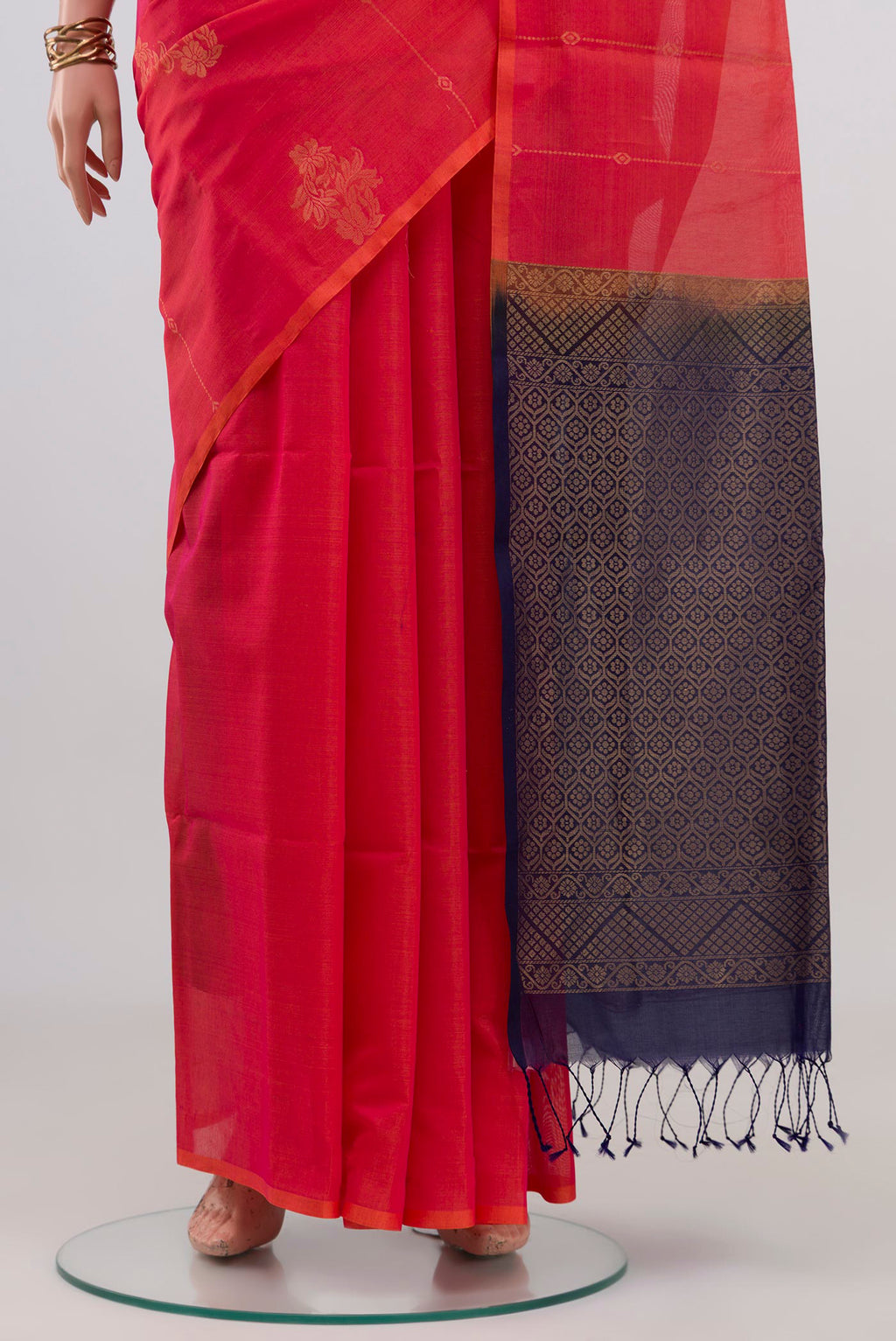 Pleats and pallu of Coral Silk Cotton Saree with Zari Butta on the body and Without Border. 