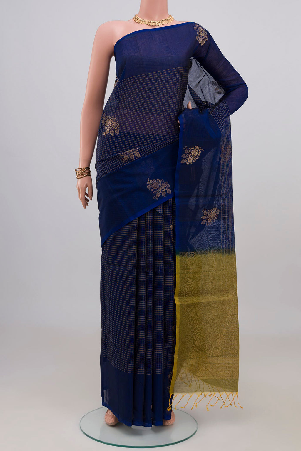 Blue Silk Cotton Saree with Checked design on the body and Fancy Border.  displayed on a mannequin