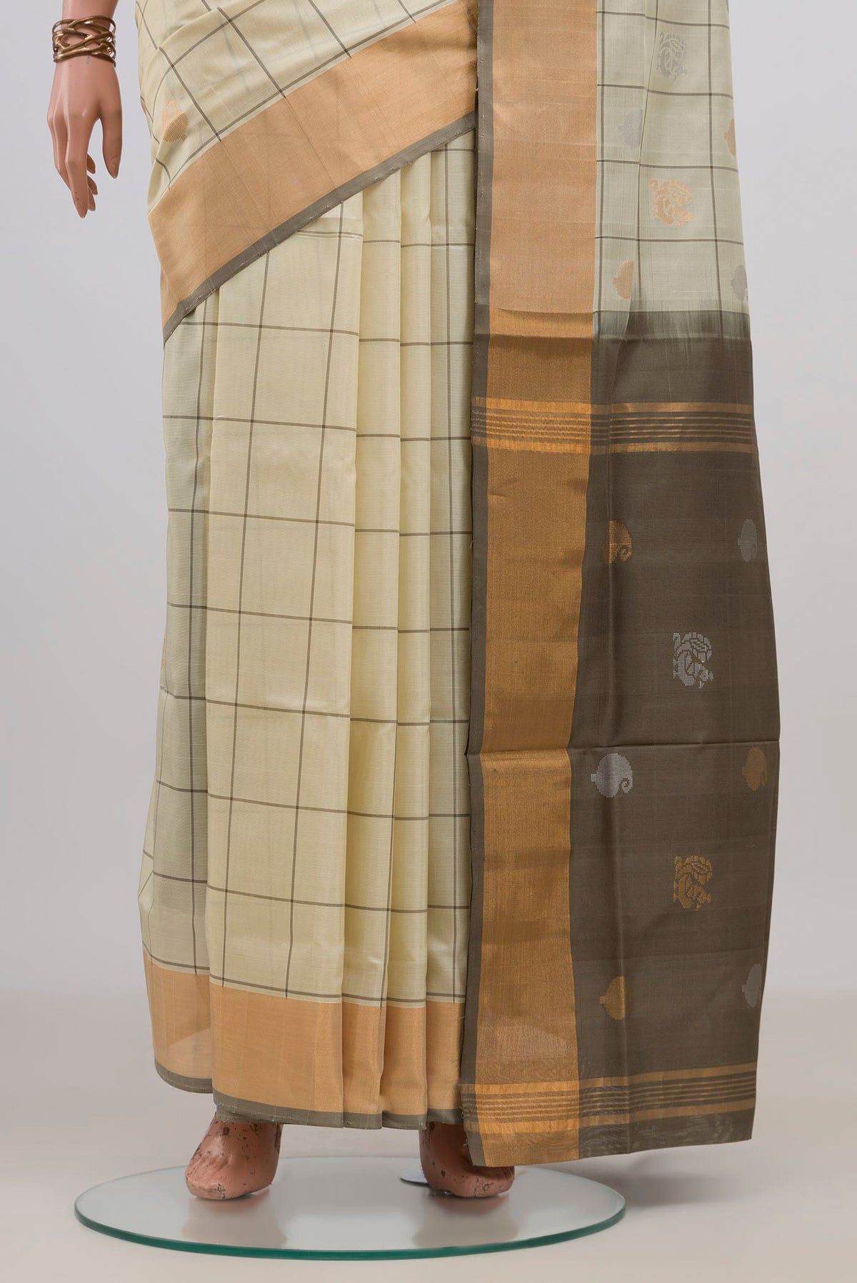 Pleats and pallu of Pure Silk Cream Uppada Saree with Checked design on the body and Zari Border. 