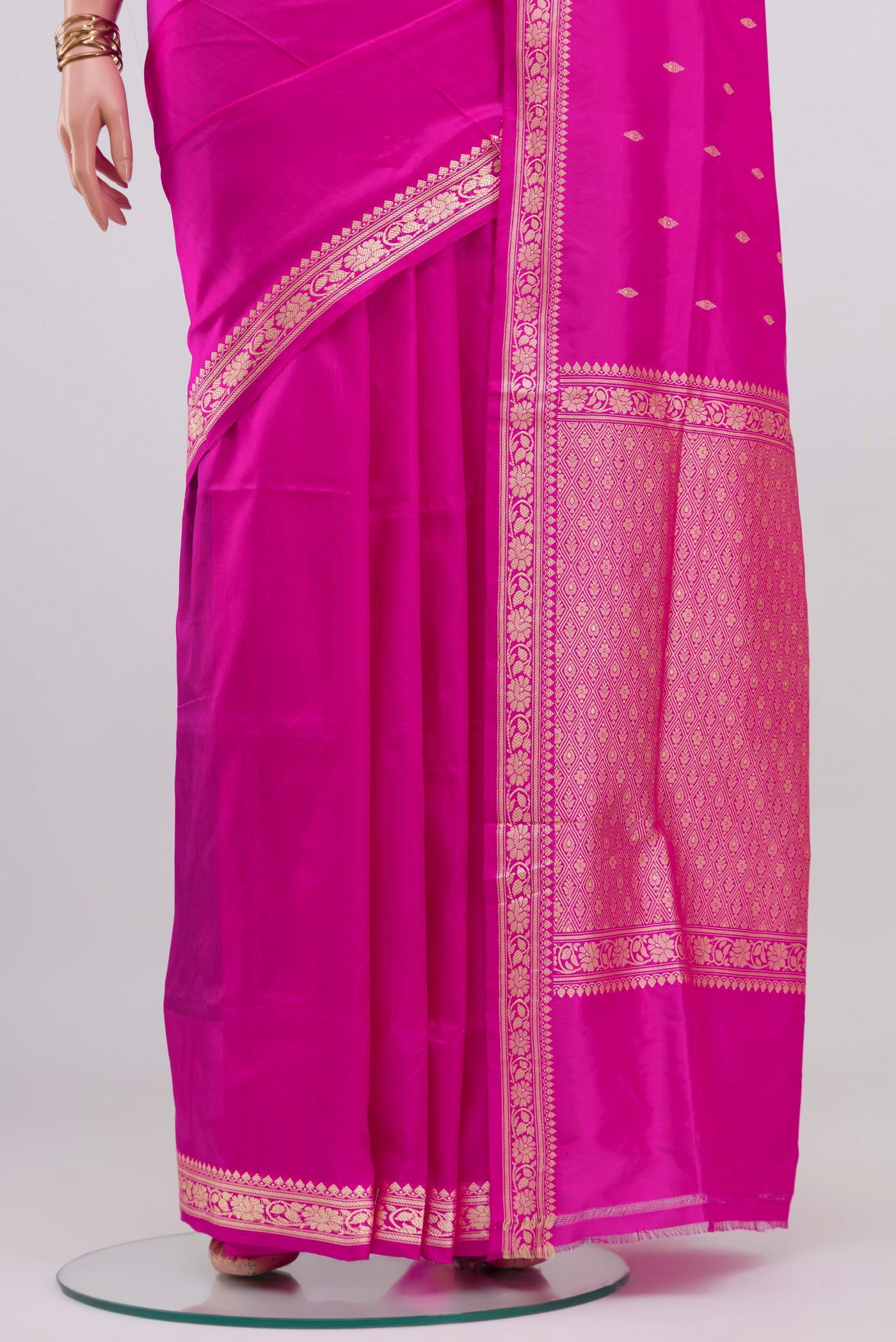 Pleats and pallu of Pink Banarasi Katan Silk Saree with Thread Butta on the body and Thread Border. 