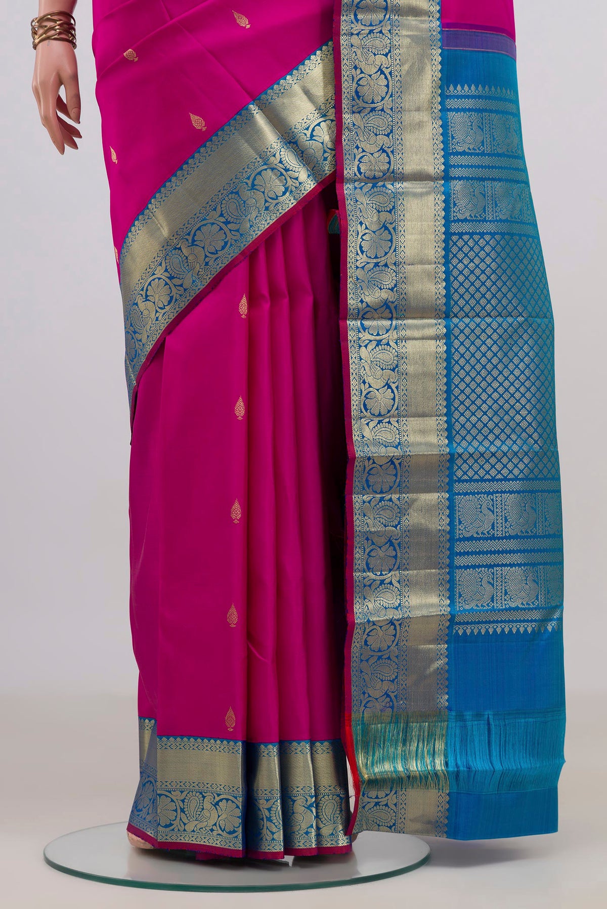 Pleats and pallu of Pure Silk Pink Kanjivaram Saree with Zari Butta on the body and Zari Border. 