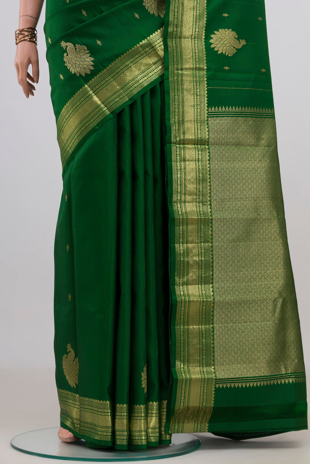 Pleats and pallu of Pure Silk Green Kanjivaram Saree with Zari Butta on the body and Zari Border. 