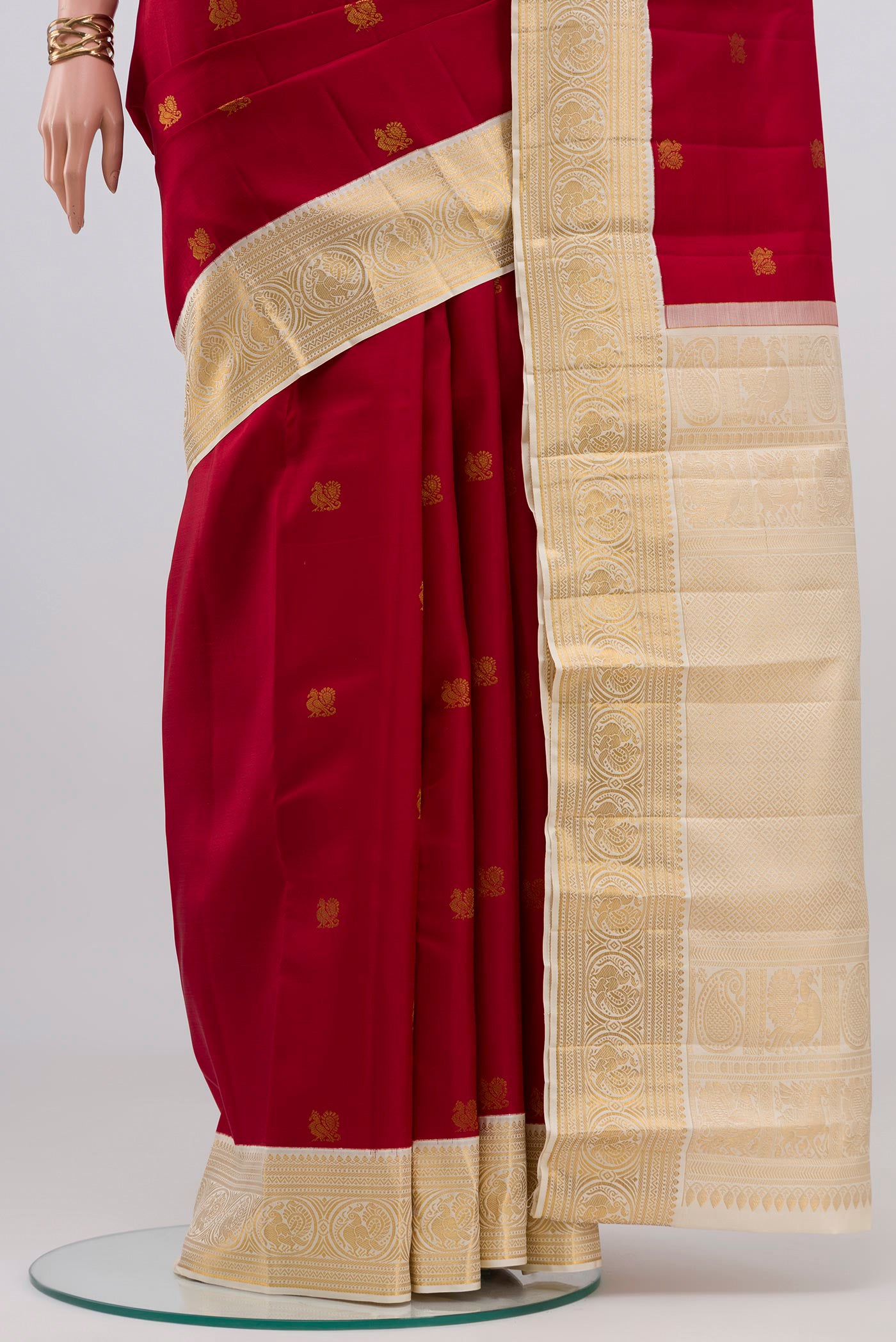 Pleats and pallu of Maroon Kanjivaram Silk Saree with Zari Butta on the body and Zari Border. 