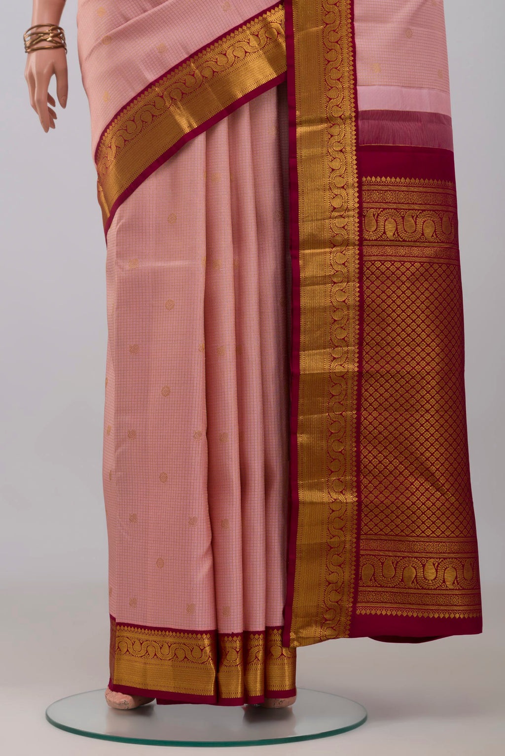 Pleats and pallu of Pink Kanjivaram Silk Saree with Checked design on the body and Zari Border. 