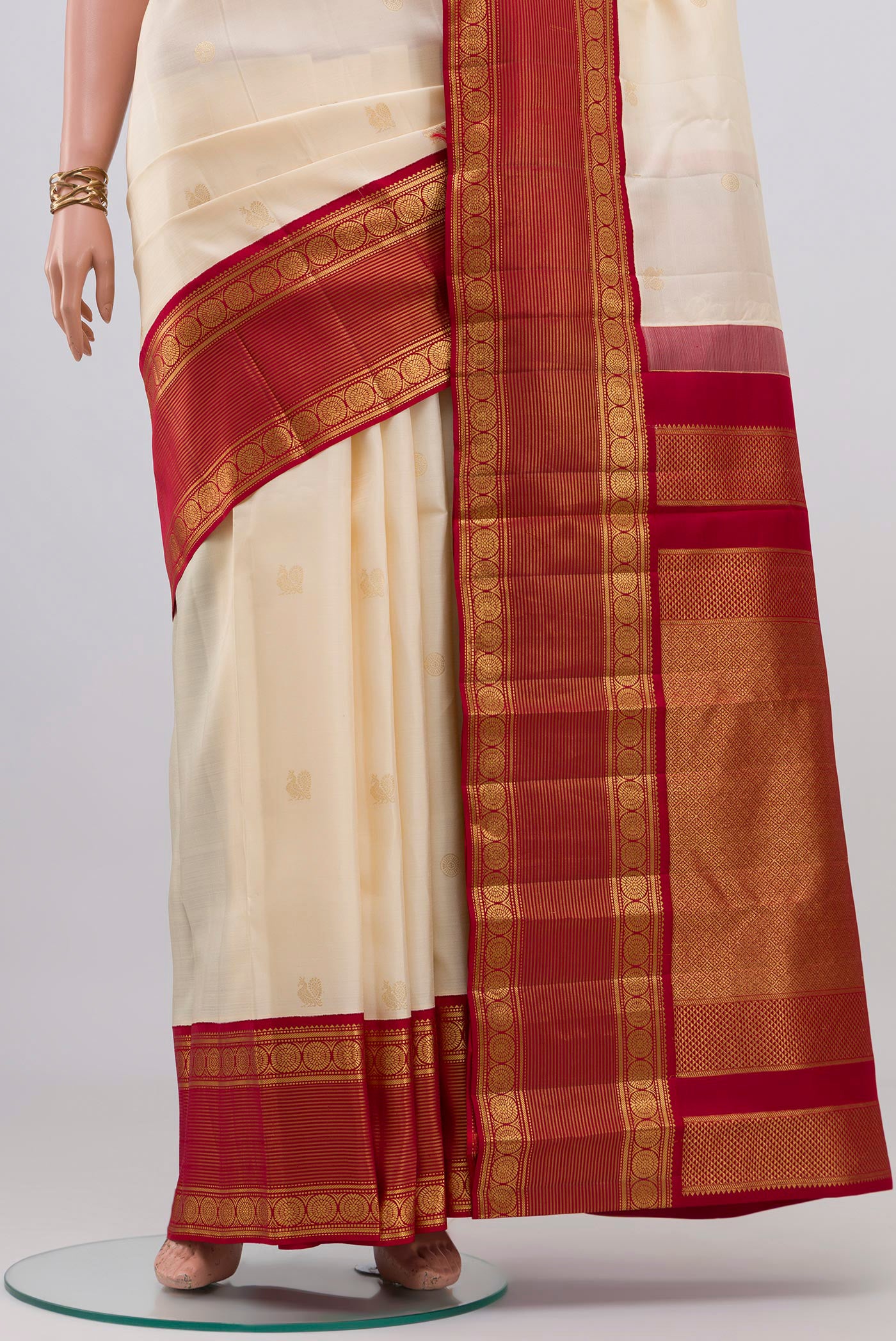 Pleats and pallu of Cream Kanjivaram Silk Saree with Zari Butta on the body and Zari Border. 