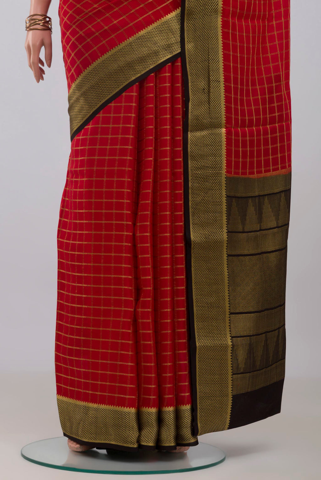 Pleats and pallu of Red Mysore Crepe Saree with Checked design on the body and Zari Border. 