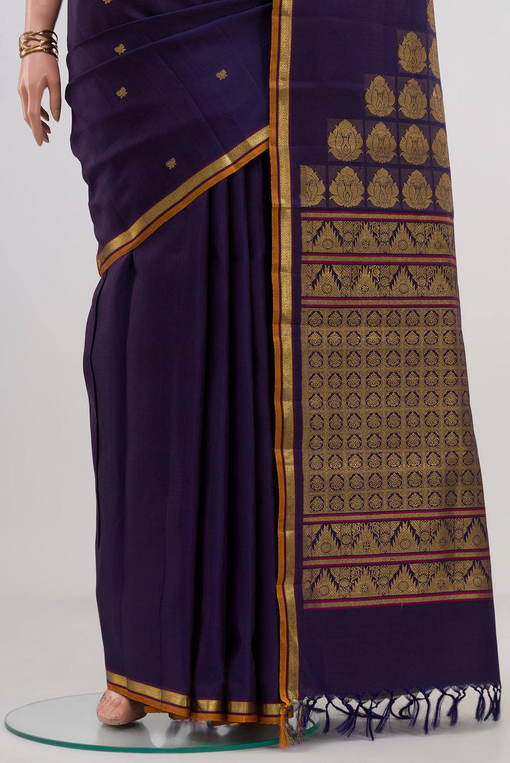 Pleats and pallu of Navy Blue Kanjivaram Silk Saree with Zari Butta on the body and Thin Zari Line. 