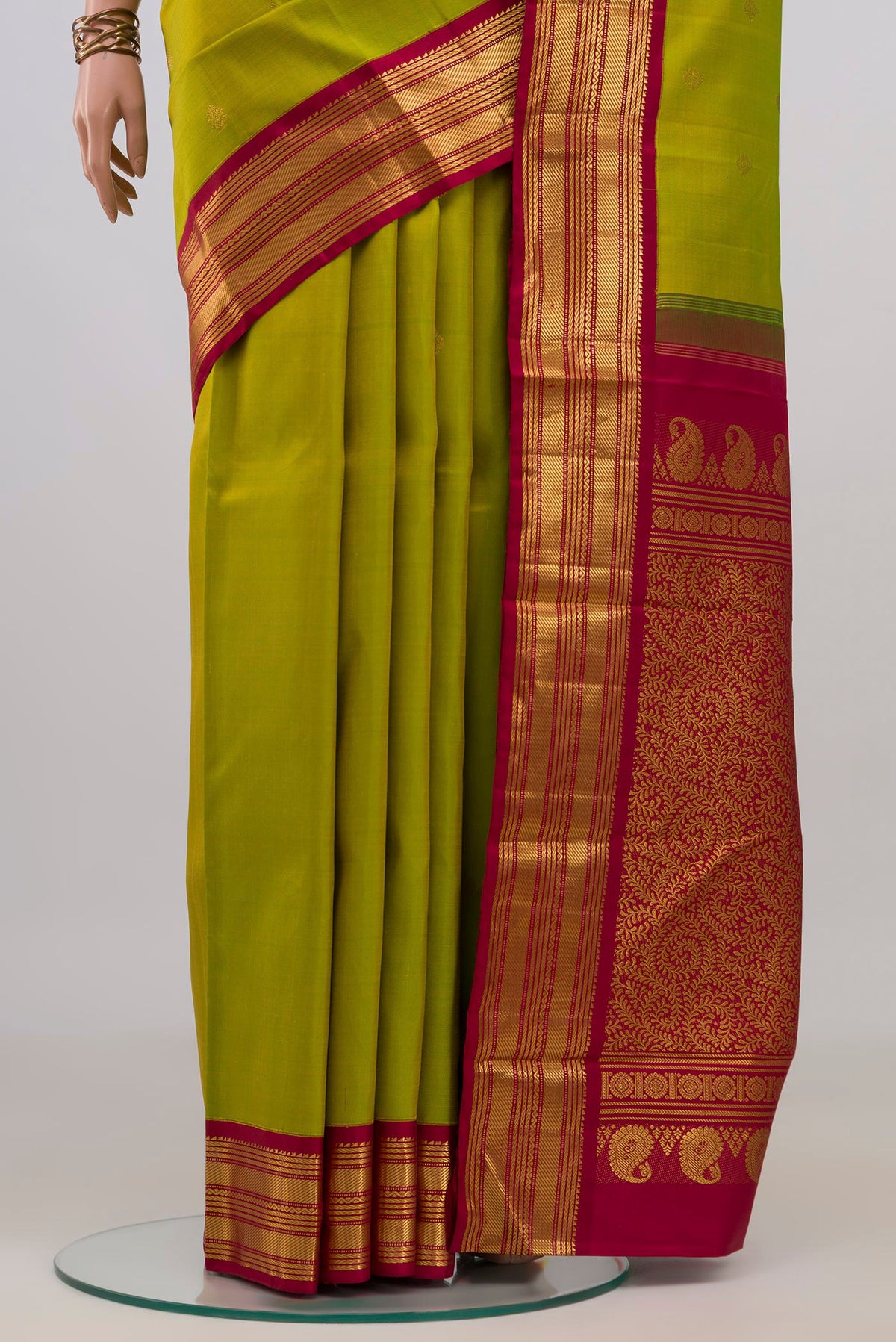 Pleats and pallu of Pure Silk Green Kanchipuram Saree with Zari Butta on the body and Zari Border. 