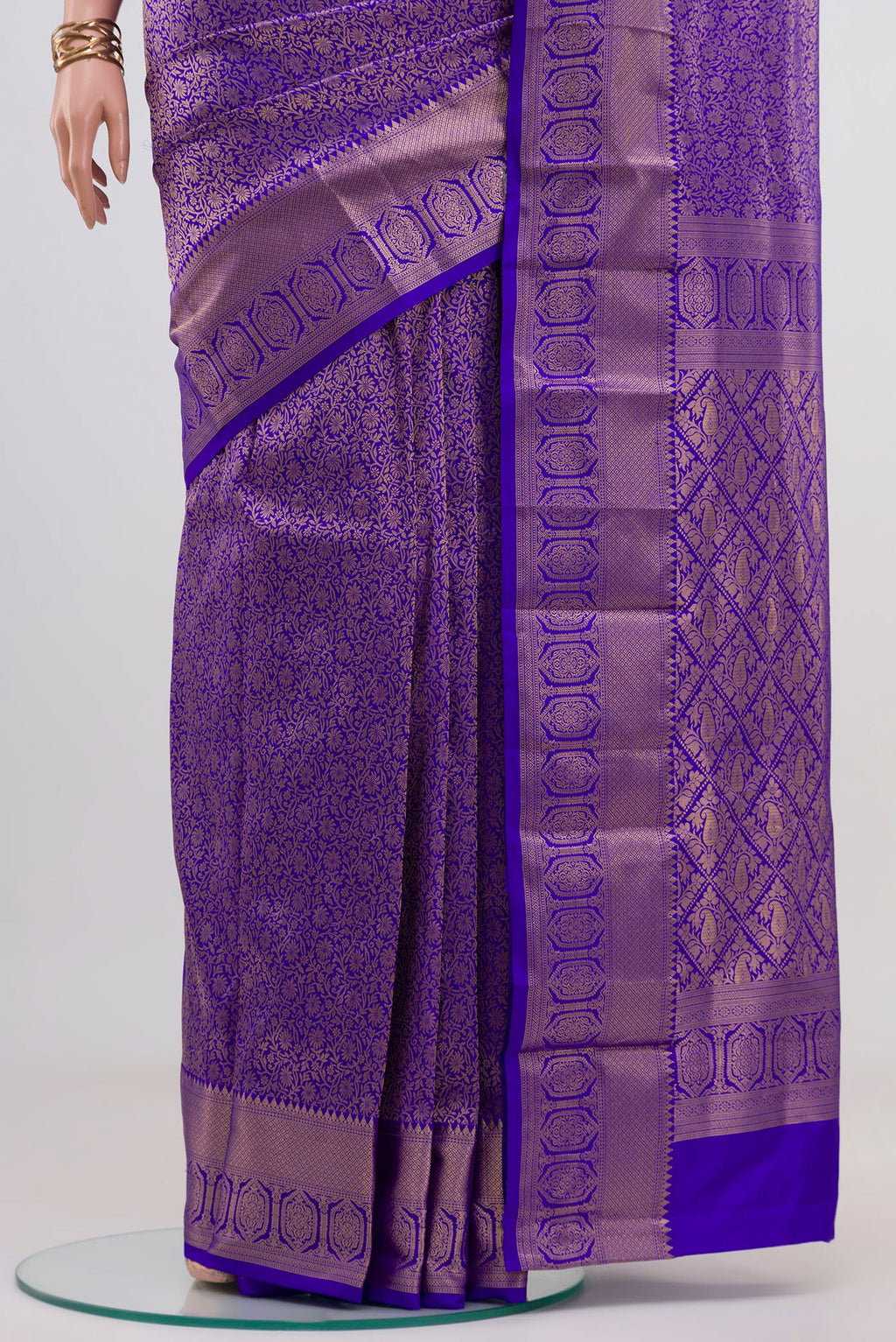 Pleats and pallu of Blue Kanjivaram Silk Saree with Zari Brocade on the body and Zari Border. 