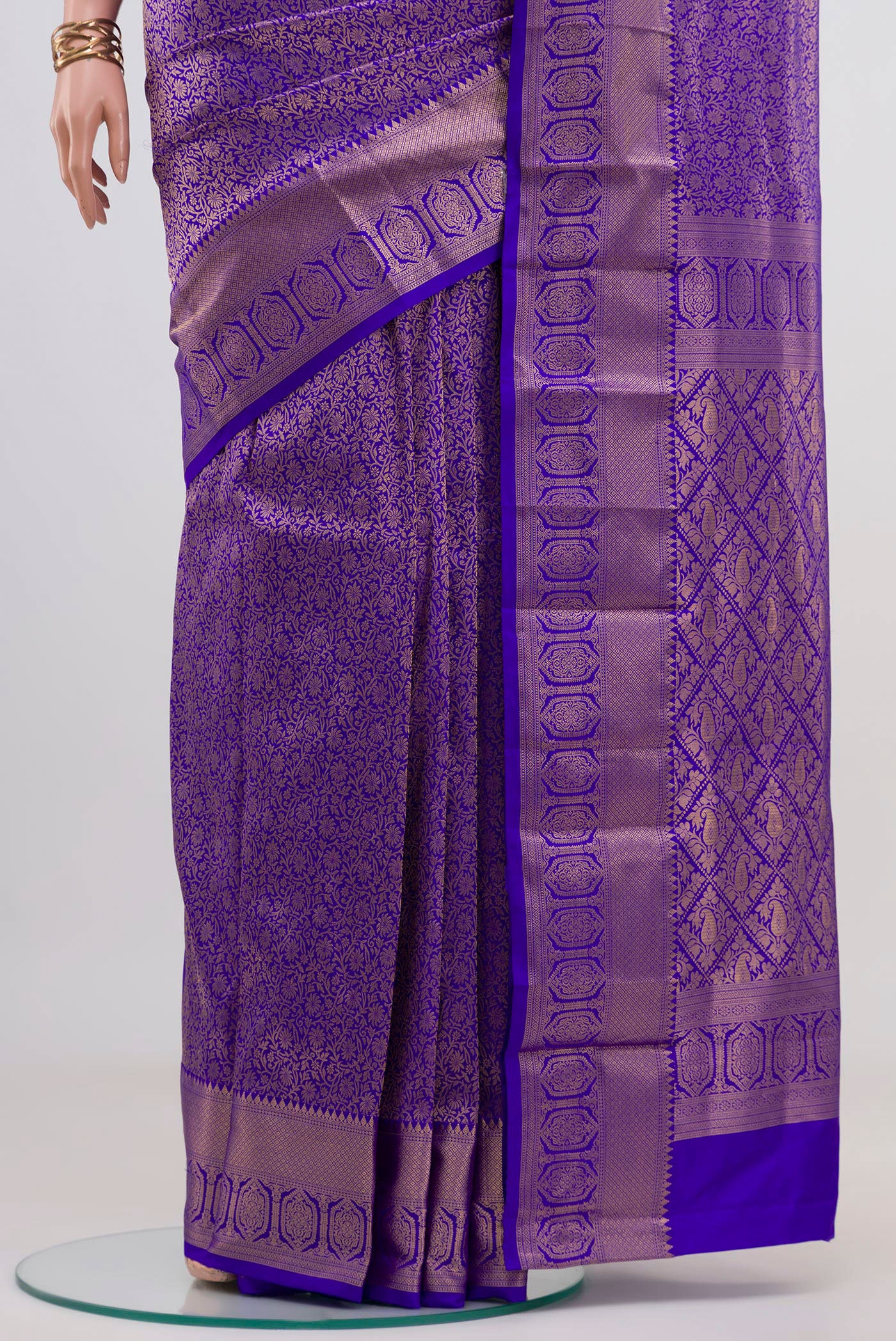 Pleats and pallu of Blue Kanjivaram Silk Saree with Zari Brocade on the body and Zari Border. 