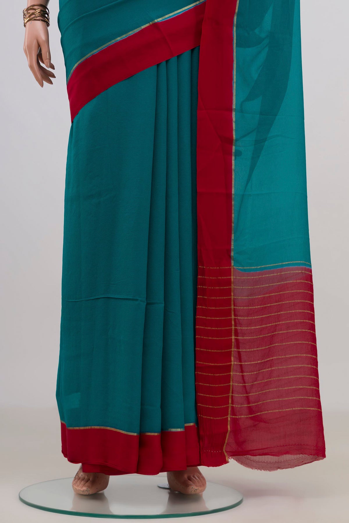 Pleats and pallu of Blue Mysore Chiffon Saree with Plain Body and Thin Zari Line. 