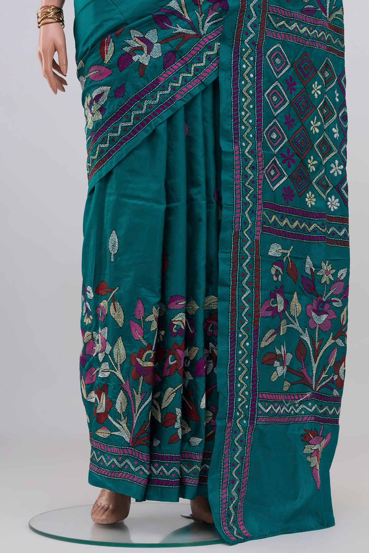 Pleats and pallu of Teal Kantha Silk Saree with Kantha Work on the body and Thread Border. 