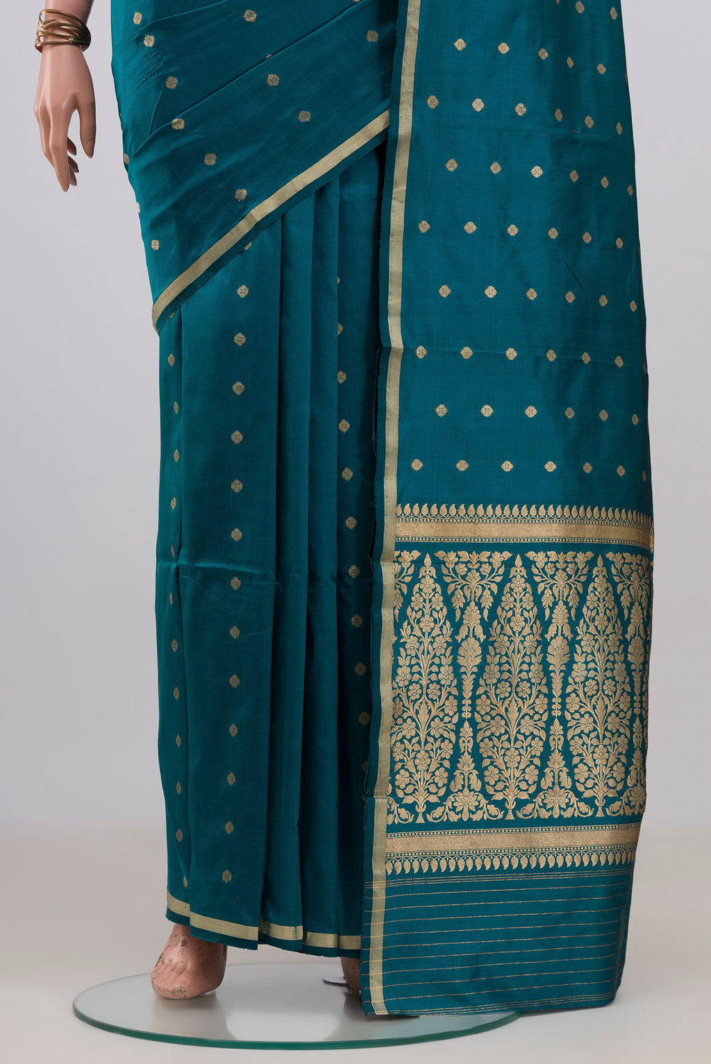 Pleats and pallu of Pure Silk Blue Banarasi Katan Saree with Zari Butta on the body and Thin Zari Line. 
