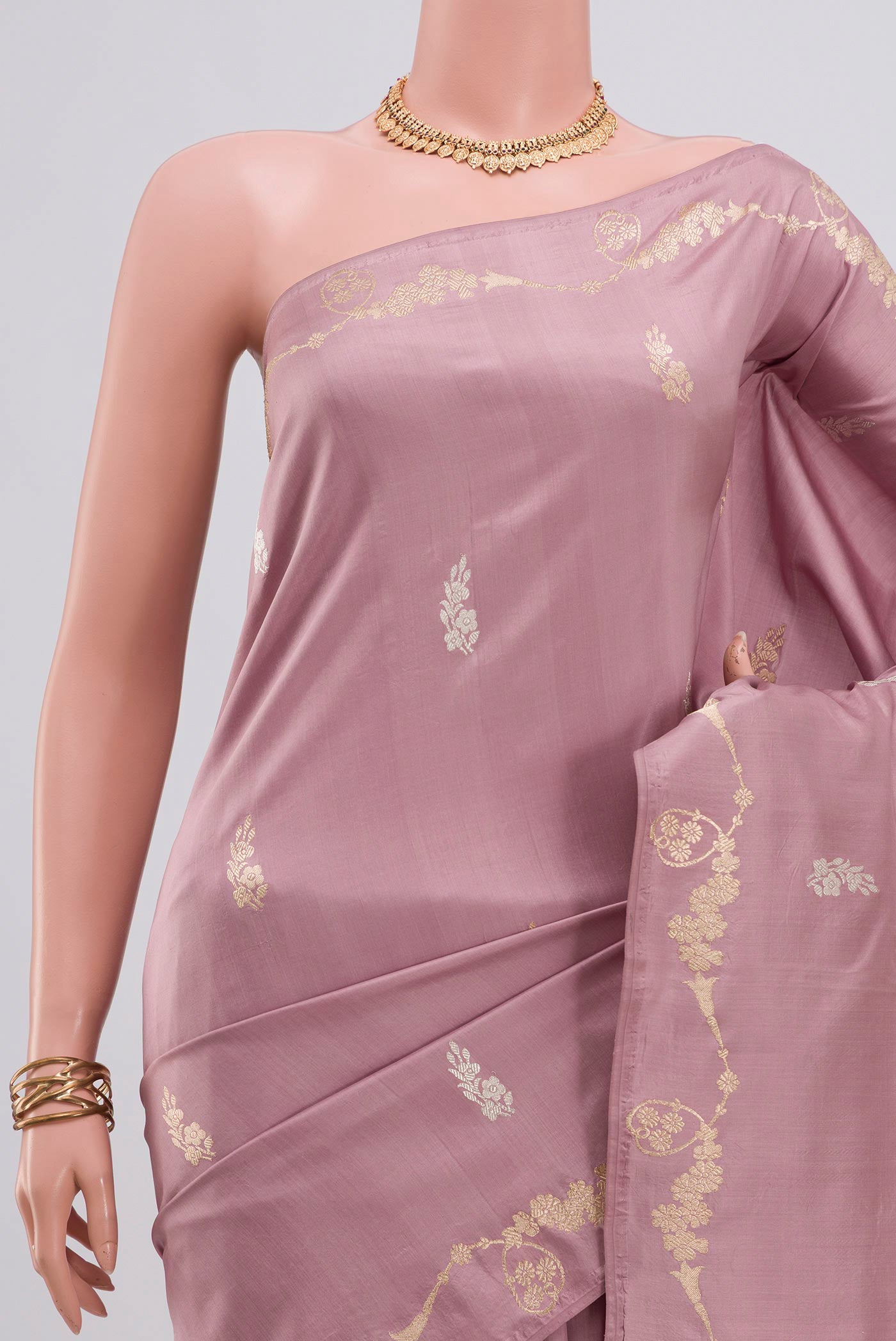 Border image of Pink Banarasi Saree with Zari Butta on the body and Fancy Border. 