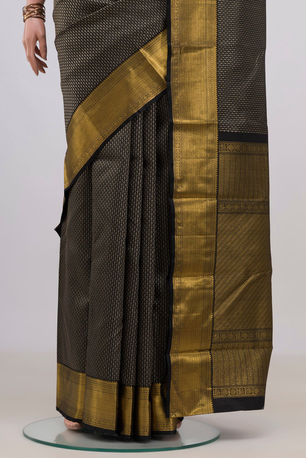 Pleats and pallu of Pure Silk Black Kanchipuram Saree with Zari Brocade on the body and Zari Border. 