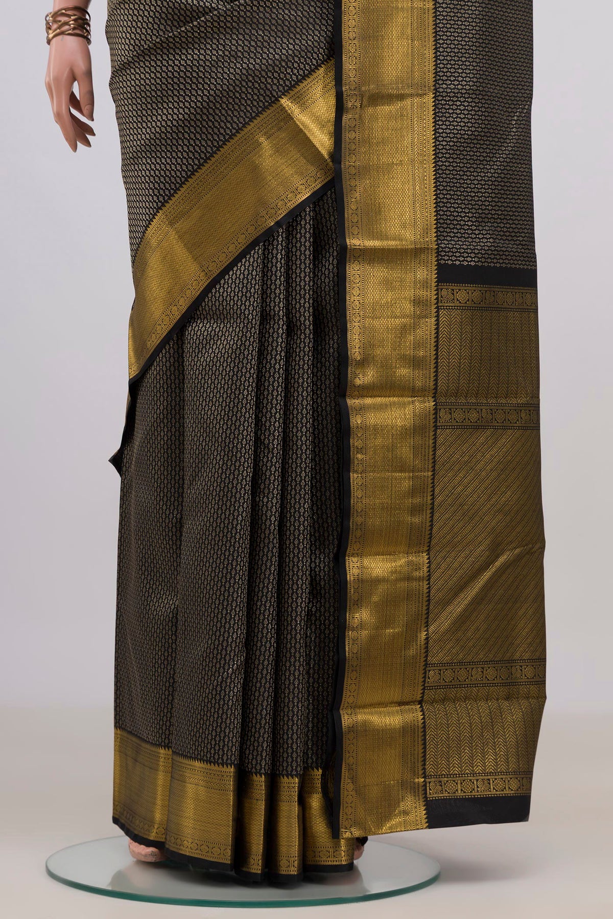 Pleats and pallu of Pure Silk Black Kanchipuram Saree with Zari Brocade on the body and Zari Border. 