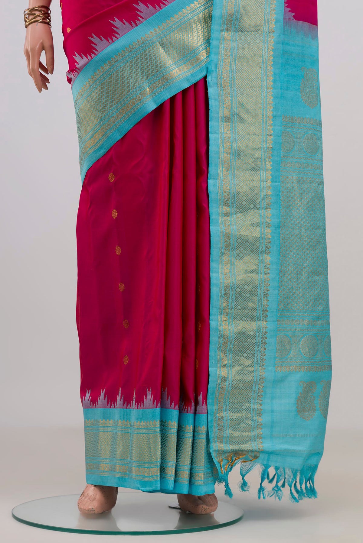 Pleats and pallu of Pure Silk Pink Gadwal Saree with Zari Butta on the body and Zari Border. 