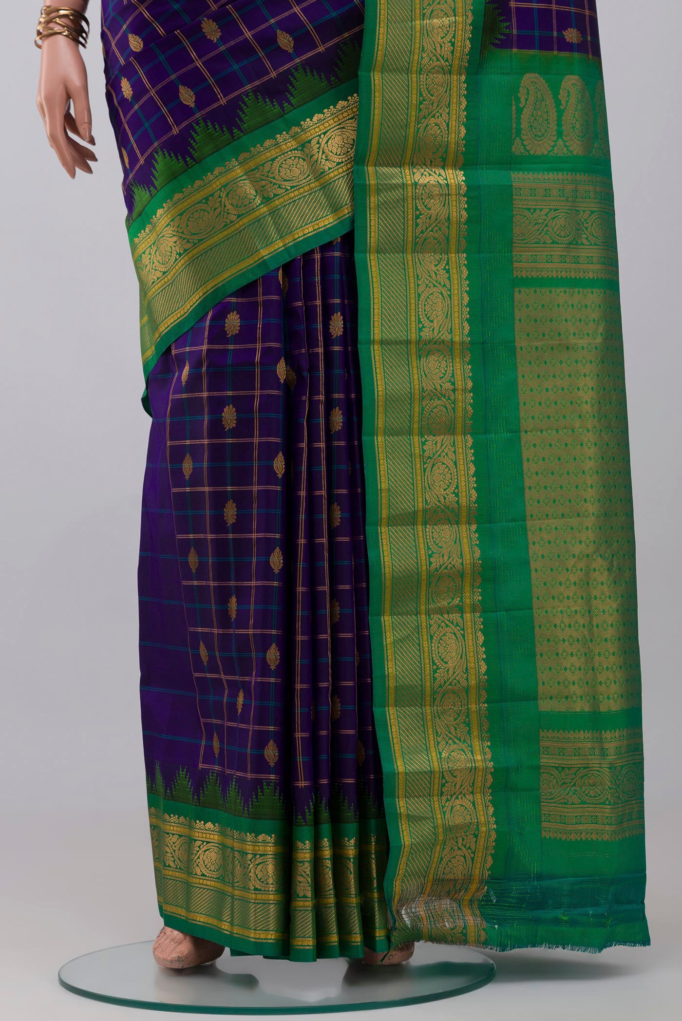 Pleats and pallu of Dark Blue Gadwal Silk Saree with Checked design on the body and Zari Border. 