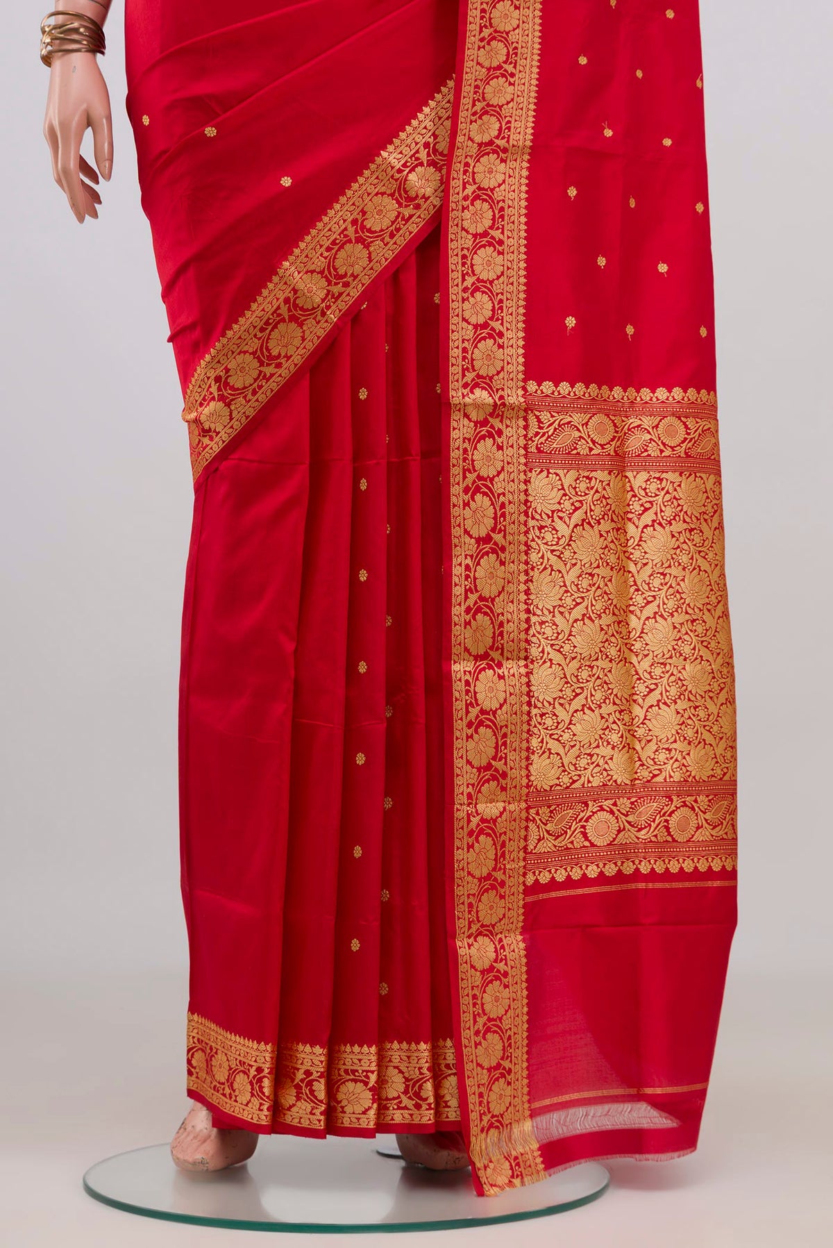 Pleats and pallu of Pure Silk Red Banarasi Katan Saree with Thread Butta on the body and Thread Border. 